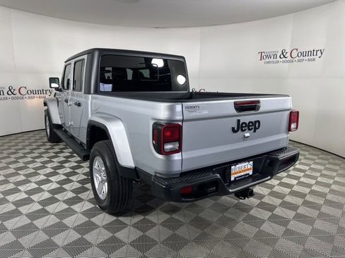 Used 2022 Jeep Gladiator Sport image 9