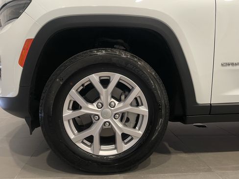 Used 2022 Jeep Grand Cherokee Limited image 7