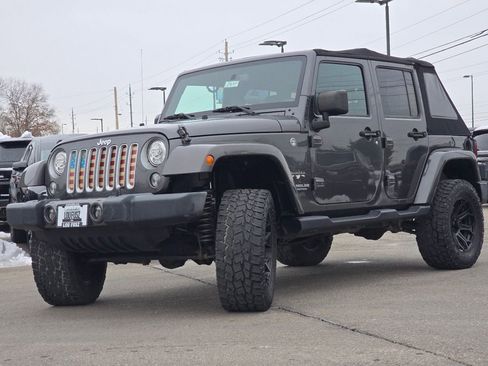 Used 2017 Jeep Wrangler Unlimited Sahara w/ Connectivity Group image 9