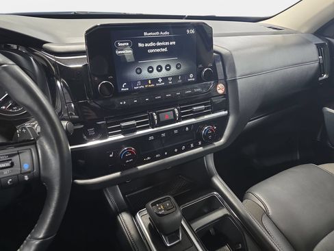 Used 2025 Nissan Pathfinder SL FWD image 20