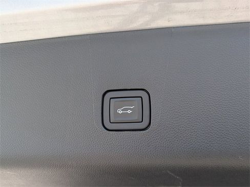 Certified 2023 Chevrolet Traverse LT image 11