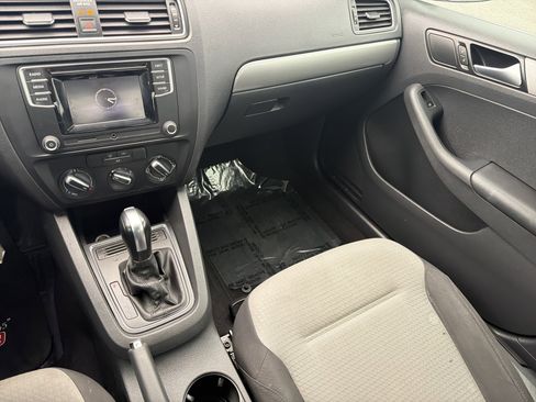 Used 2017 Volkswagen Jetta S image 22