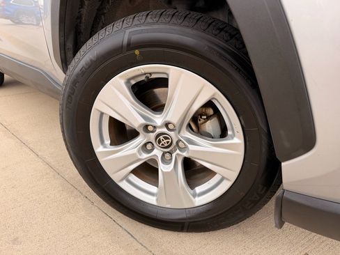 Used 2021 Toyota RAV4 LE image 32