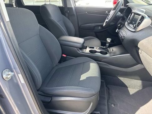 Used 2020 Kia Sorento LX image 11
