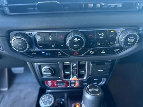 Used 2024 Jeep Wrangler Unlimited Rubicon 4xe AWD/4WD image 20