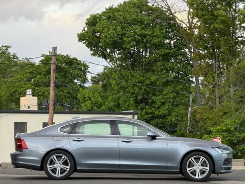Used 2018 Volvo S90 T5 Momentum w/ Convenience Package FWD image 8