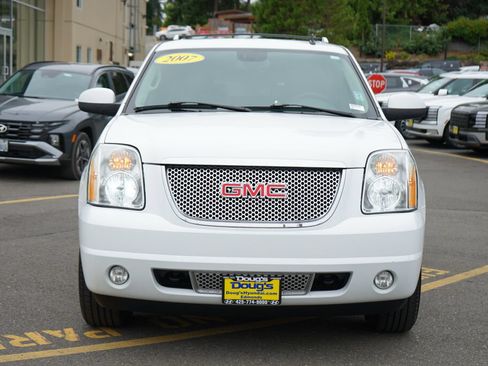 Used 2007 GMC Yukon Denali AWD/4WD image 2