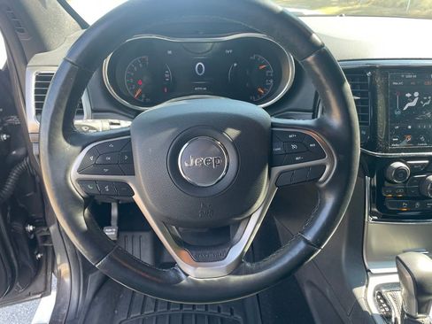 Used 2021 Jeep Grand Cherokee Laredo X image 12