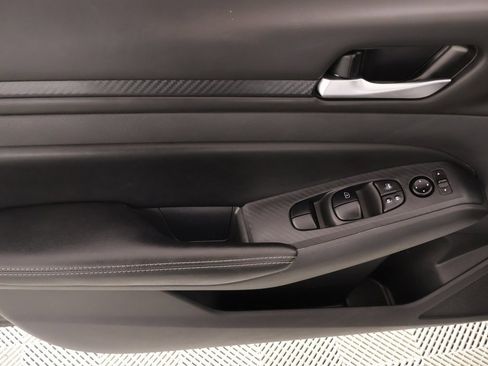 Used 2024 Nissan Altima 2.5 SV image 14