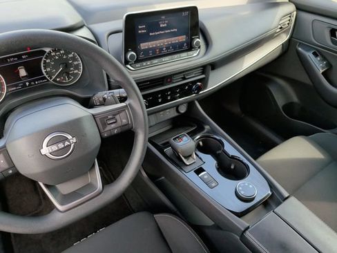 Used 2025 Nissan Rogue S AWD/4WD image 19