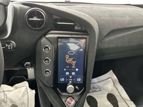 Used 2024 McLaren 750S image 21
