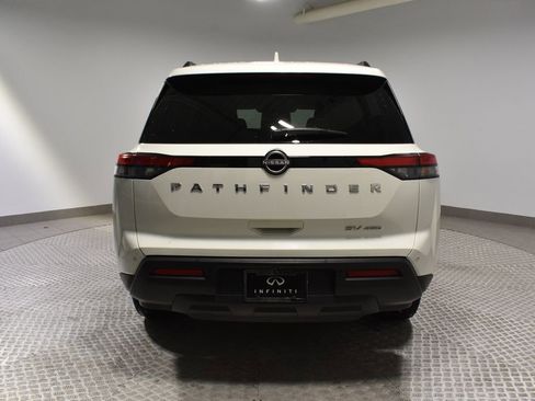 Used 2023 Nissan Pathfinder SV image 4