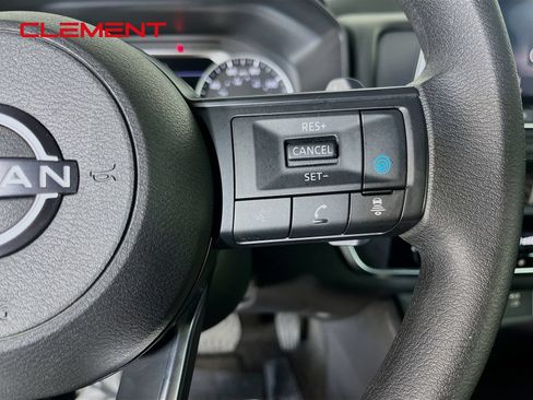Used 2024 Nissan Rogue SV FWD image 17