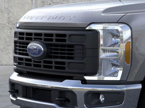 New 2026 Ford F250 XL w/ XL Chrome Package image 17