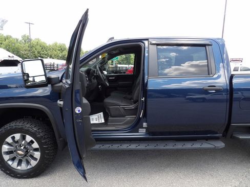 Used 2022 Chevrolet Silverado 2500 Custom w/ Custom Value Package image 13