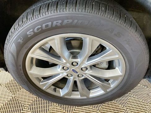 Used 2022 Ford Explorer XLT w/ Equipment Group 202A AWD/4WD image 22