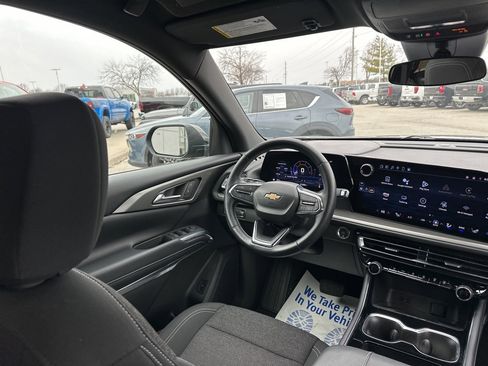 Used 2025 Chevrolet Traverse LT image 51