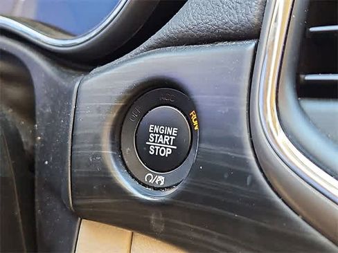 Used 2019 Jeep Grand Cherokee Laredo image 22