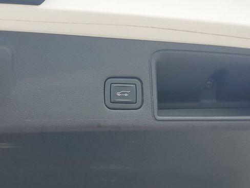 Used 2023 GMC Terrain SLT w/ Infotainment Package II FWD image 10