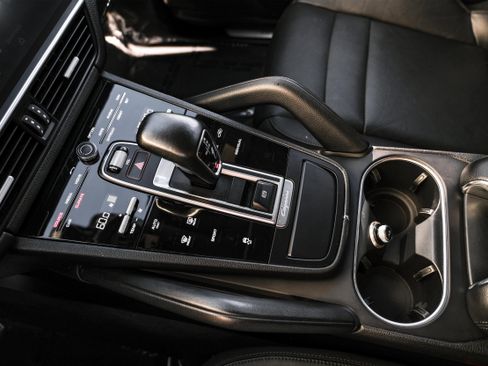 Used 2020 Porsche Cayenne image 24