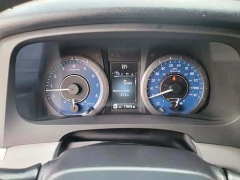 Used 2018 Toyota Sienna LE w/ Carpet Mat Package FWD image 22