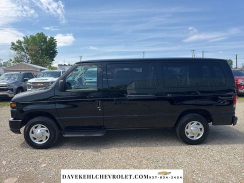 Used 2011 Ford E-150 and Econoline 150 Wagon RWD image 2