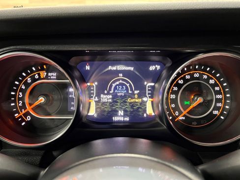 Used 2022 Jeep Wrangler Unlimited Sahara image 29