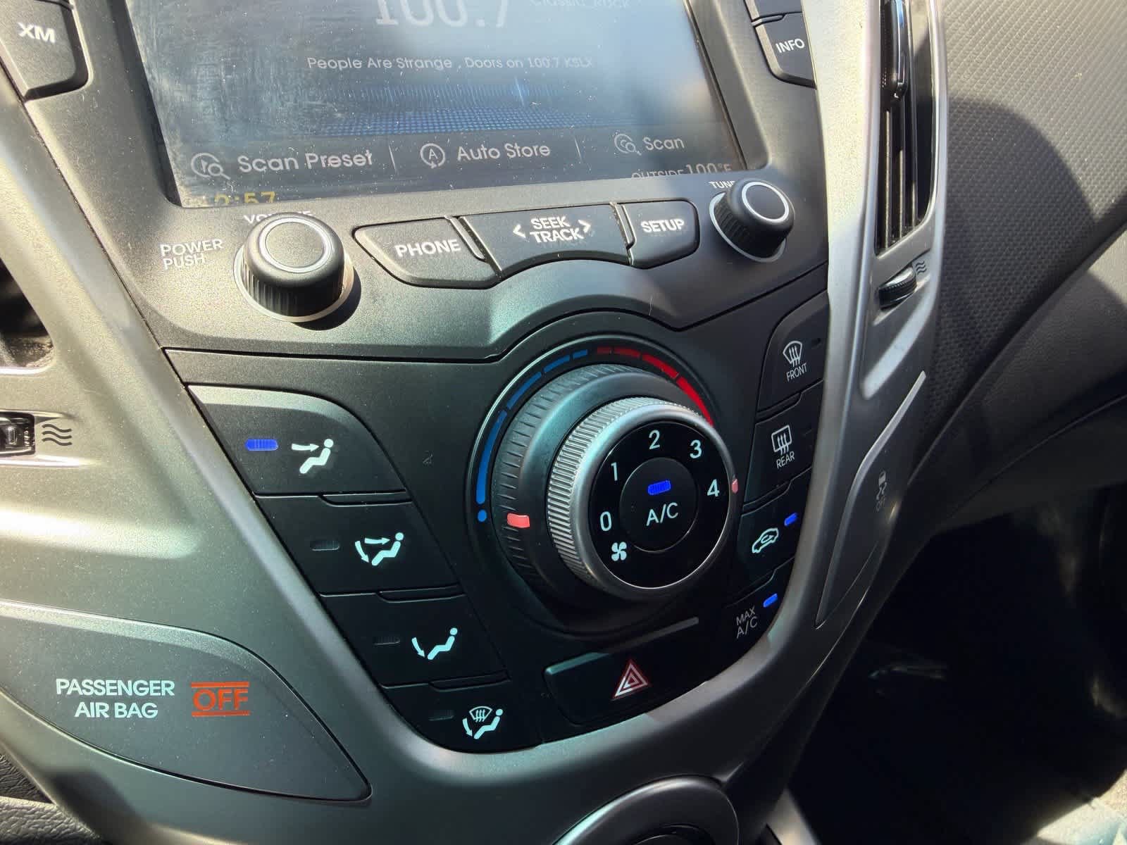 Used 2015 Hyundai Veloster FWD image 20