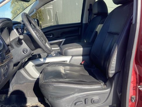 Used 2017 Nissan Titan SL image 11