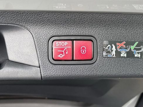 New 2025 Mercedes-Benz GLS 580 4MATIC image 12