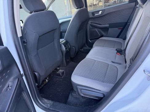 Used 2020 Ford Escape SE image 15