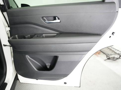 Used 2022 Nissan Pathfinder SV w/ SV Premium Package AWD/4WD image 37