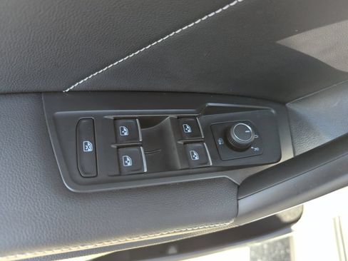 Used 2024 Volkswagen Tiguan SE FWD image 33