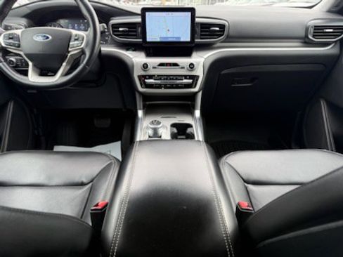 Used 2020 Ford Explorer XLT w/ Equipment Group 202A image 21