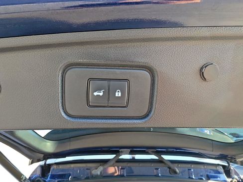 Used 2025 Nissan Pathfinder SV FWD image 23