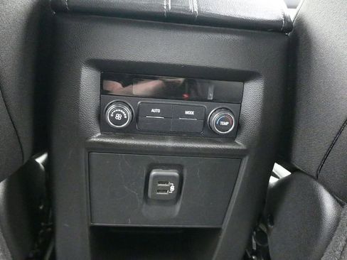 Used 2022 Chevrolet Traverse LT image 24