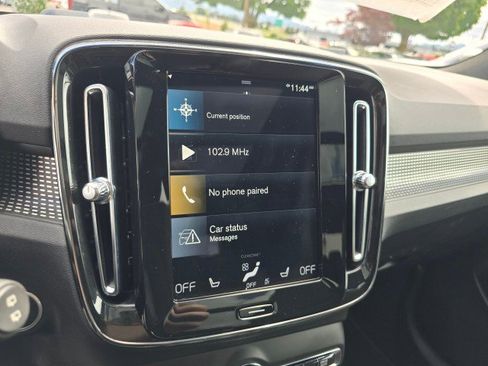 Used 2021 Volvo XC40 T5 R-Design image 36