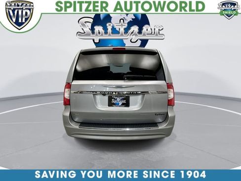 Used 2014 Chrysler Town & Country Touring FWD image 9