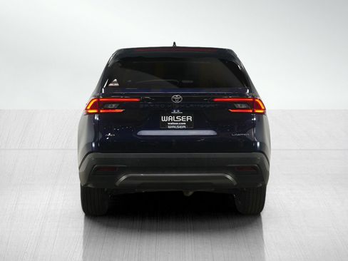 Used 2025 Toyota Grand Highlander AWD image 4