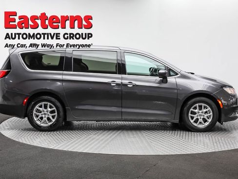 Used 2023 Chrysler Voyager LX image 4