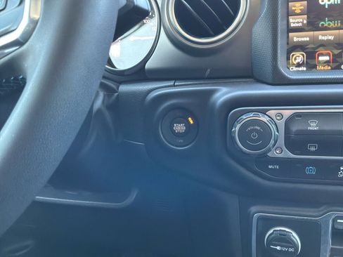Used 2023 Jeep Wrangler Unlimited Rubicon 4xe AWD/4WD image 17
