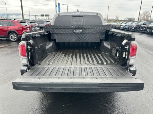 Used 2021 Toyota Tacoma TRD Off-Road w/ Technology Package image 11