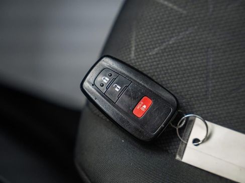 Used 2020 Toyota RAV4 XLE image 43