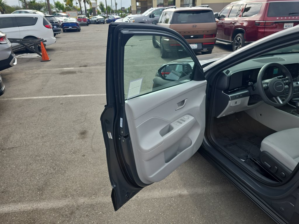 Used 2025 Hyundai Kona SEL FWD image 10