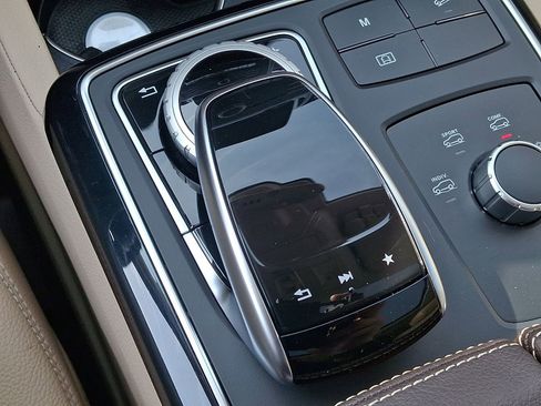 Certified 2019 Mercedes-Benz GLE 400 4MATIC image 25