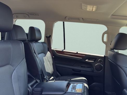 Used 2018 Lexus LX 570 4WD w/ Luxury Package image 17
