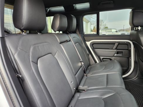 Certified 2025 Land Rover Defender 110 X-Dynamic SE image 15
