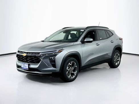 Used 2025 Chevrolet Trax LT w/ LT Convenience Package FWD image 1