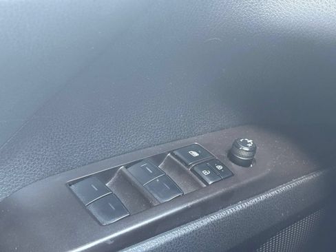 Used 2023 Toyota Camry SE FWD image 15