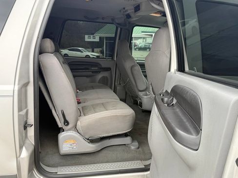 Used 2005 Ford Excursion XLT image 11